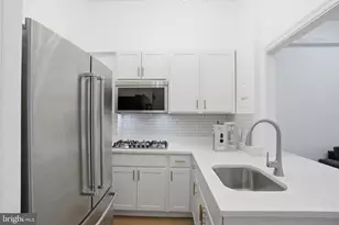 313 C St SE, Washington, DC 20003 - Photo 3