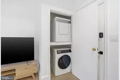 313 C Street SE, Washington, DC 20003 - Photo 41