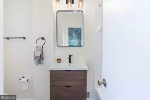 238 14th St SE, Washington, DC 20003 - Photo 23