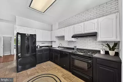 323 13th Street SE, Washington, DC 20003 - Photo 13