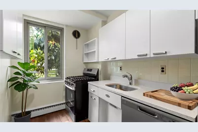 4200 NW Cathedral Avenue NW #417, Washington, DC 20016 - Photo 5