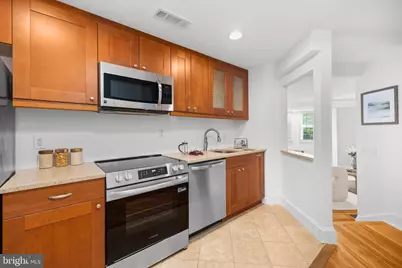 350 9th Street SE #15, Washington, DC 20003 - Photo 5