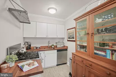 2655 41st Street NW #102, Washington, DC 20007 - Photo 7