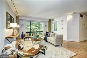 1077 30th St NW, Washington, DC 20007 - Photo 3