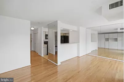 2111 Wisconsin Avenue NW #524, Washington, DC 20007 - Photo 5