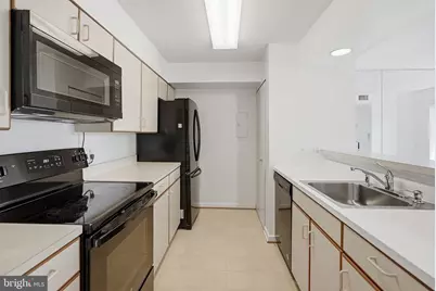 2111 Wisconsin Avenue NW #524, Washington, DC 20007 - Photo 3