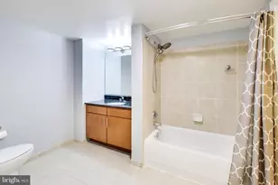 915 E St NW, Washington, DC 20004 - Photo 17