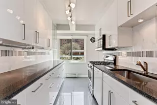 4201 Cathedral Ave NW, Washington, DC 20016 - Photo 17