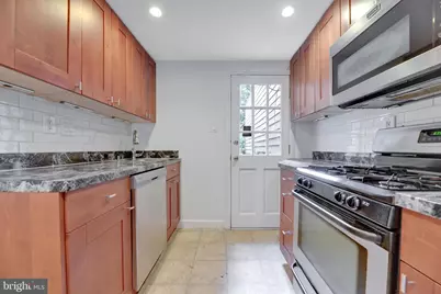 916 East Capitol Street NE, Washington, DC 20003 - Photo 63