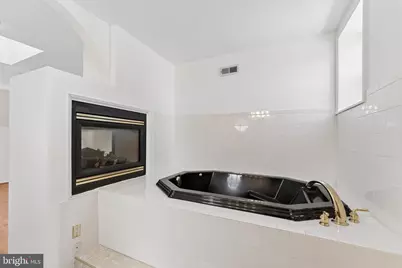 916 East Capitol Street NE, Washington, DC 20003 - Photo 31