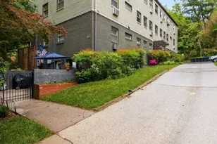 4595 MacArthur Blvd NW, Washington, DC 20007 - Photo 3