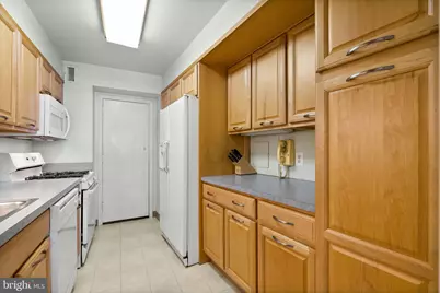 700 New Hampshire Avenue NW #912, Washington, DC 20037 - Photo 9