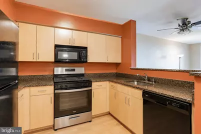 1000 New Jersey Avenue SE #304, Washington, DC 20003 - Photo 5
