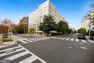2401 H St NW, Washington, DC 20037 - Photo 37