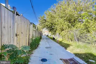 1238 Linden Pl NE, Washington, DC 20002 - Photo 29