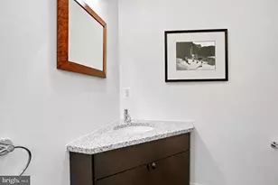 301 12th St SE, Washington, DC 20003 - Photo 19