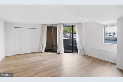 1099 22nd Street NW #106, Washington, DC 20037 - Photo 5