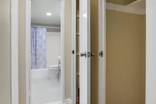 4201 Cathedral Ave NW, Washington, DC 20016 - Photo 31