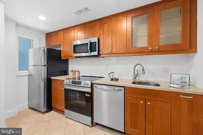 350 9th Street SE #15, Washington, DC 20003 - Photo 5