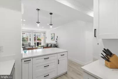 730 24th Street NW #309, Washington, DC 20037 - Photo 7