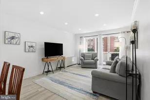 730 24th St NW, Washington, DC 20037 - Photo 3