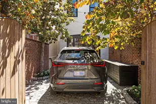 1324 35th St NW, Washington, DC 20007 - Photo 31