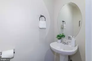 815 G St SW, Washington, DC 20024 - Photo 13