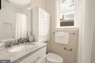 647 A St SE, Washington, DC 20003 - Photo 27