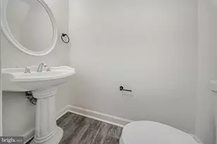 907 Barnaby St SE, Washington, DC 20032 - Photo 31