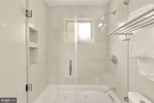 2400 41st St NW, Washington, DC 20007 - Photo 19