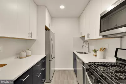 2400 41st Street NW #212, Washington, DC 20007 - Photo 9