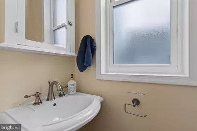 229 10th Street NE, Washington, DC 20002 - Photo 9