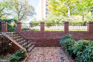 3221 Sutton Pl NW, Washington, DC 20016 - Photo 3