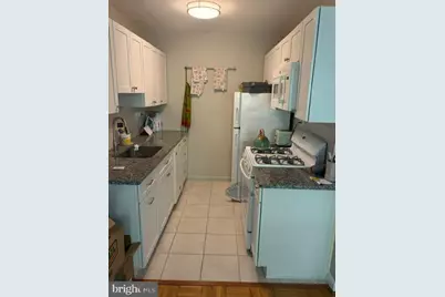 2325 42nd Street NW #201, Washington, DC 20007 - Photo 5