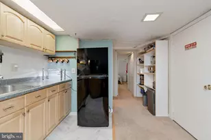 1221 E St SE, Washington, DC 20003 - Photo 33