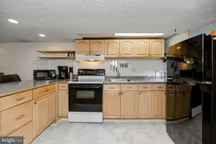 1221 E St SE, Washington, DC 20003 - Photo 31