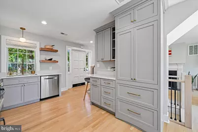 655 E Street SE, Washington, DC 20003 - Photo 3