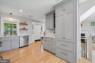 655 E St SE, Washington, DC 20003 - Photo 3
