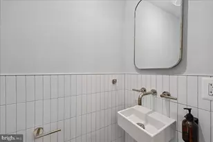 655 E St SE, Washington, DC 20003 - Photo 11