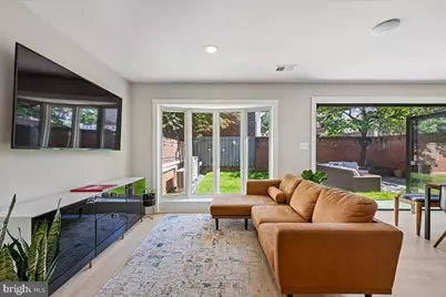 655 E Street SE, Washington, DC 20003 - Photo 9
