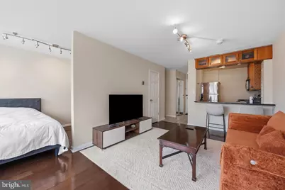 1330 New Hampshire Avenue NW #911, Washington, DC 20036 - Photo 5