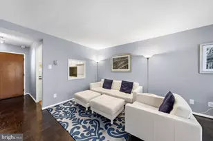 730 24th St NW, Washington, DC 20037 - Photo 3