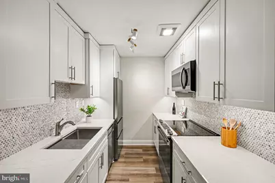 2325 42nd Street NW #220, Washington, DC 20007 - Photo 13