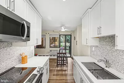 2325 42nd Street NW #220, Washington, DC 20007 - Photo 5