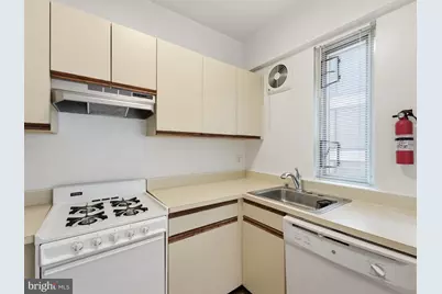1727 Massachusetts Avenue NW #416, Washington, DC 20036 - Photo 3