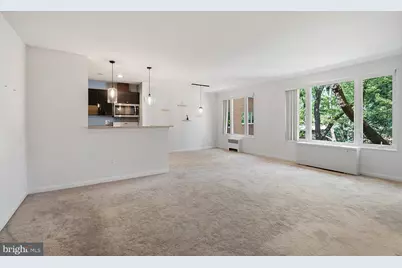 2400 41st Street NW #312, Washington, DC 20007 - Photo 3