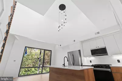 2504 41st Street NW #8, Washington, DC 20007 - Photo 5