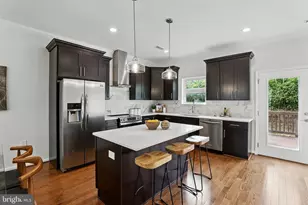 402 Woodcrest Dr SE, Washington, DC 20032 - Photo 9