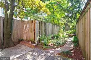210 4th St SE, Washington, DC 20003 - Photo 43