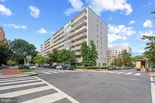 730 24th St NW, Washington, DC 20037 - Photo 3